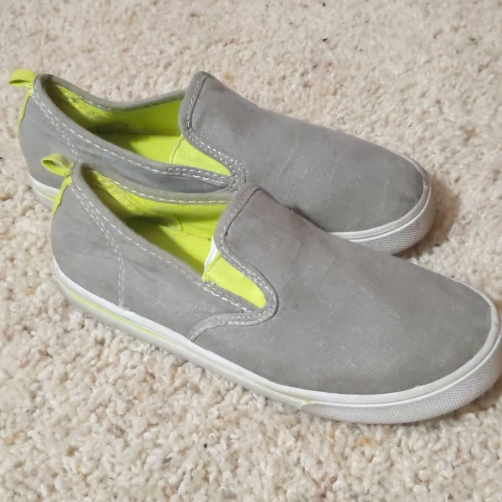 Faded glory size 1 kids gray slip ons used